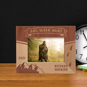 Personalized Hunting Photo Frame, Custom Eat Sleep Hunt Photo Frame, Engraved Picture Frame, Wooden Picture Frame, Gift Ideas for Friends
