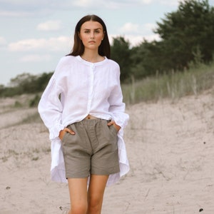 Short en lin naturel AVRIL. Short en lin lavé pour femme. Vêtements en lin pour femmes.