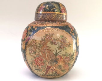 Jaren 1970 Satsuma Moriage gemberpot, vintage handgeschilderde pot, Aziatische decoratieve aardewerkvaas, authentieke Japanse stijl porseleinen urn met deksel