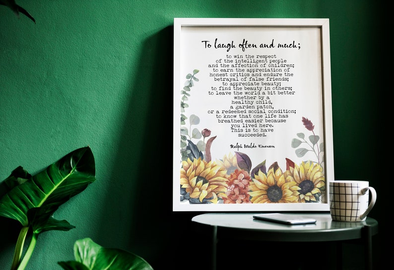 Puede incluir: Una impresi&oacute;n enmarcada en blanco con una cita de Ralph Waldo Emerson sobre el &eacute;xito. La cita est&aacute; rodeada de una ilustraci&oacute;n de acuarela de girasoles y otras flores.