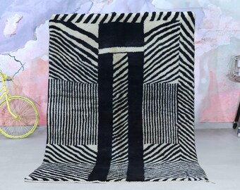 本物の白黒モロッコラグ 6.6x10インチ、ハンドメイド ベニ・ウライン