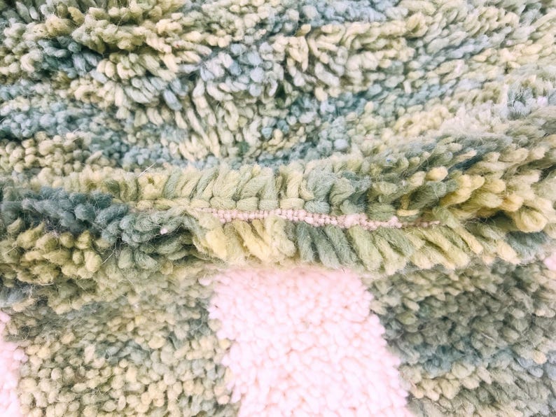 Back side of Moroccan rug showing clean knots and green weave – high-quality artisan finish for long-lasting floor use