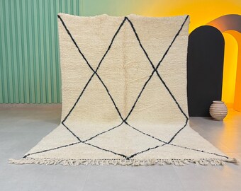 Handwoven Wool Beni Ourain Rug: Cream Moroccan Diamond Design