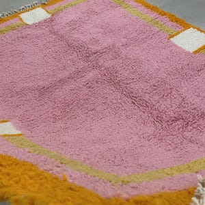 High-quality wool shag rug, ideal for bedrooms and nurseries.
