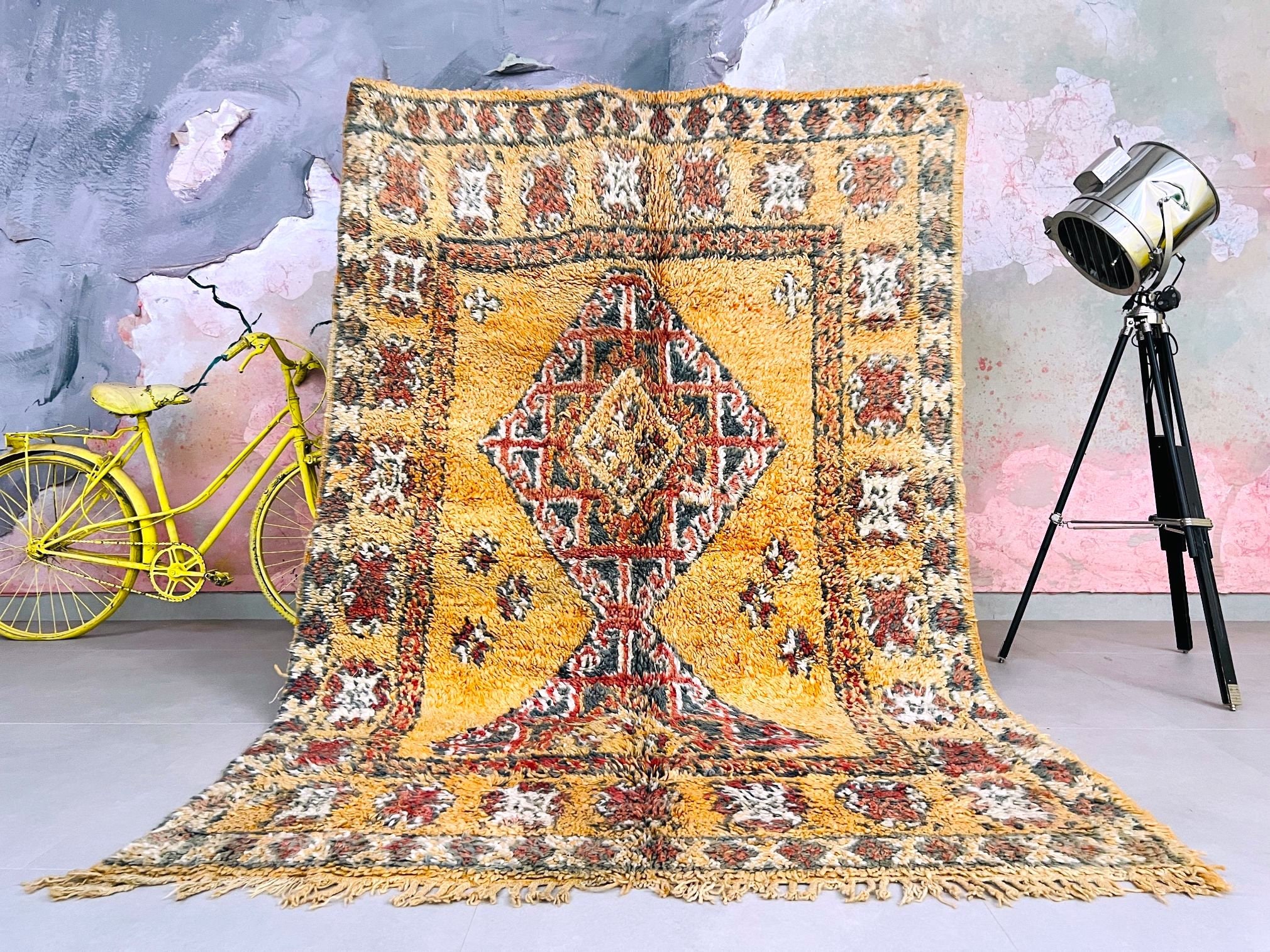 6x8 Vintage Moroccan Boujad Rug: Authentic Berber Carpet