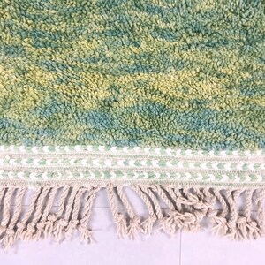 Zoomed-in shot of rug border with braided trim and subtle pattern – Berber wool rug with ethnic flair