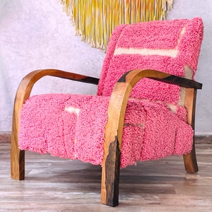Elegant Accent Armchair for Chic Home Decor - Perfect Wedding or Anniversary Gift - Chic Pink Walnut Lounge Chair.