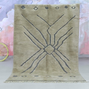 Gorgeous Beni Mrirt Moroccan rug handmade 7x10 Feet - Beni Mrirt rug - Beni Ourain rug - Creamy Moroccan rug -