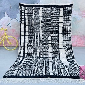 Unique Beni ourain rug - New Berber design Hand-Knotted Moroccan wool rug - White and Back berber carpet - FREE SHIPPING