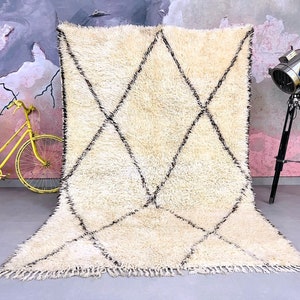 Handmade Moroccan Rug 5.5 FT x 8.7 FT, Vintage wool rug 5x8