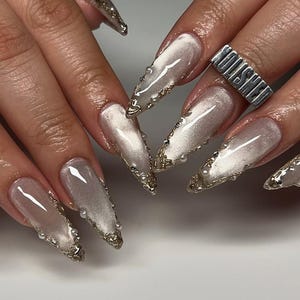 White Cat Eye Chrome Border with Pearls Light Gold Press-on Nails - Fake Fingernails Reusable for Daily Wear - Gift for Her