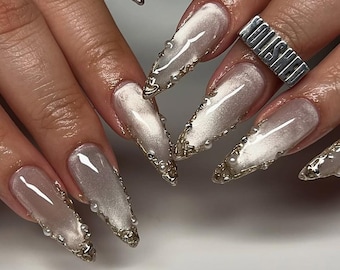 White Cat Eye Chrome Border with Pearls Light Gold Press-on Nails - Fake Fingernails Reusable for Daily Wear - Gift for Her