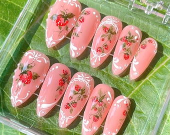 Ongles à presser peints à la main Strawberry Garden - Ongles en gel colle aux fruits roses