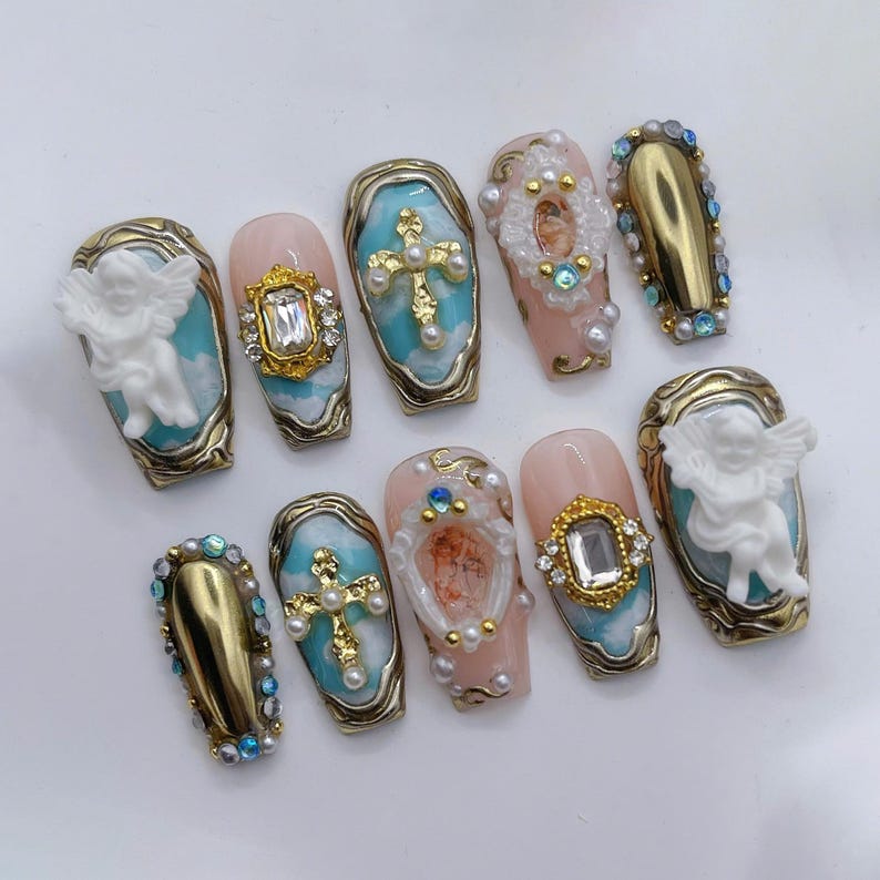 Handgjorda pressnaglar, 3D barockängel och guldkors med renässanskonst, lyxig anpassad form och längd, present till henne bild 2