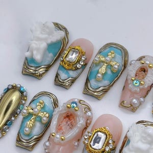 Handgjorda pressnaglar, 3D barockängel och guldkors med renässanskonst, lyxig anpassad form och längd, present till henne bild 7