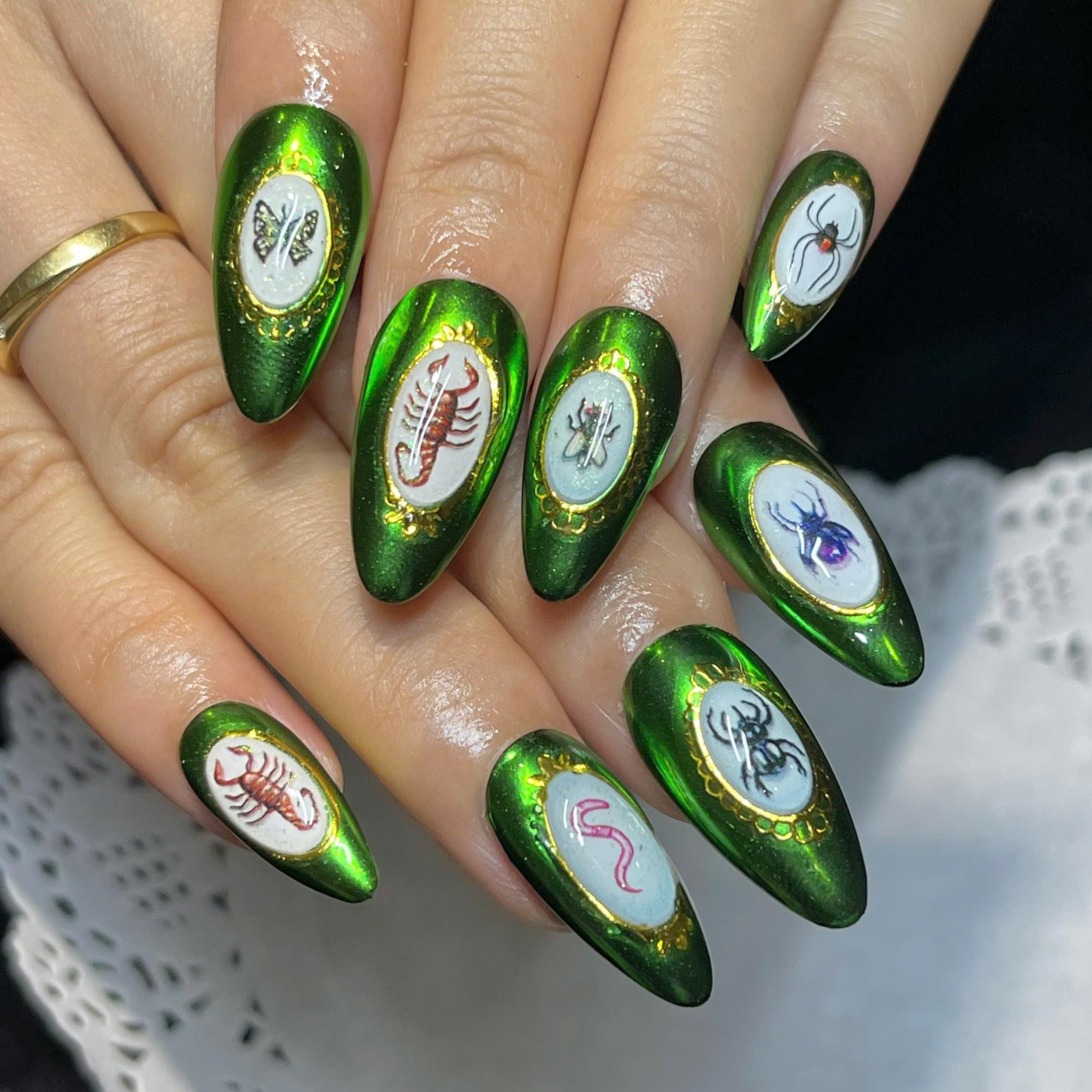 Bug Gallery Green and Gold Framed Press on Nails - Luxury Handmade Fake Fingernails - 3D Insect Lover Nails - Glue on Nails Q75