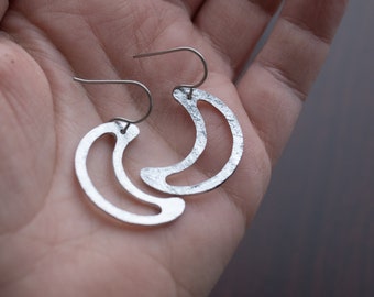 Hammered Moon Earrings, Crescent Moon Earrings, Moon Earrings Dangle, Moon Jewelry for Women, Bookish Gifts for Women, Minimalist Jewelry