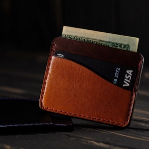 Porte-cartes en cuir marron clair. Portefeuille fin pour l'argent et les cartes. Beau cadeau pour papa, amis, frère.