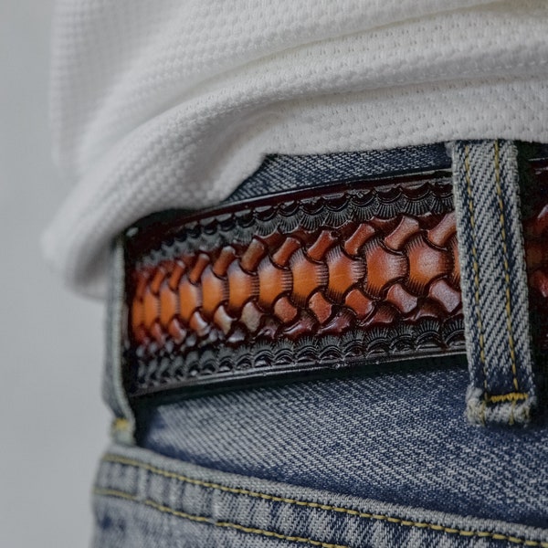 Cinturón de cuero hecho a mano: tejido vikingo, estampado a mano