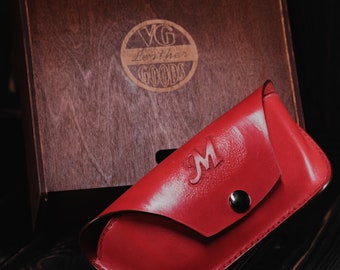 Estuche de cuero rojo para gafas de sol hecho a mano: protección personalizada para gafas