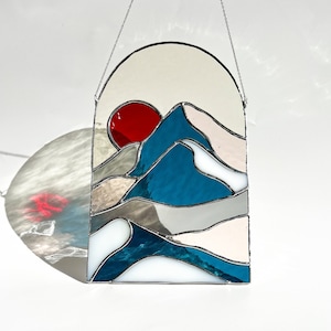 Glasmalerei Fensterbehang Berglandschaft Sonnenfänger Mid Century Modern Kobaltblaues Glas Wandkunst Berglandschaft Muttertagsgeschenk