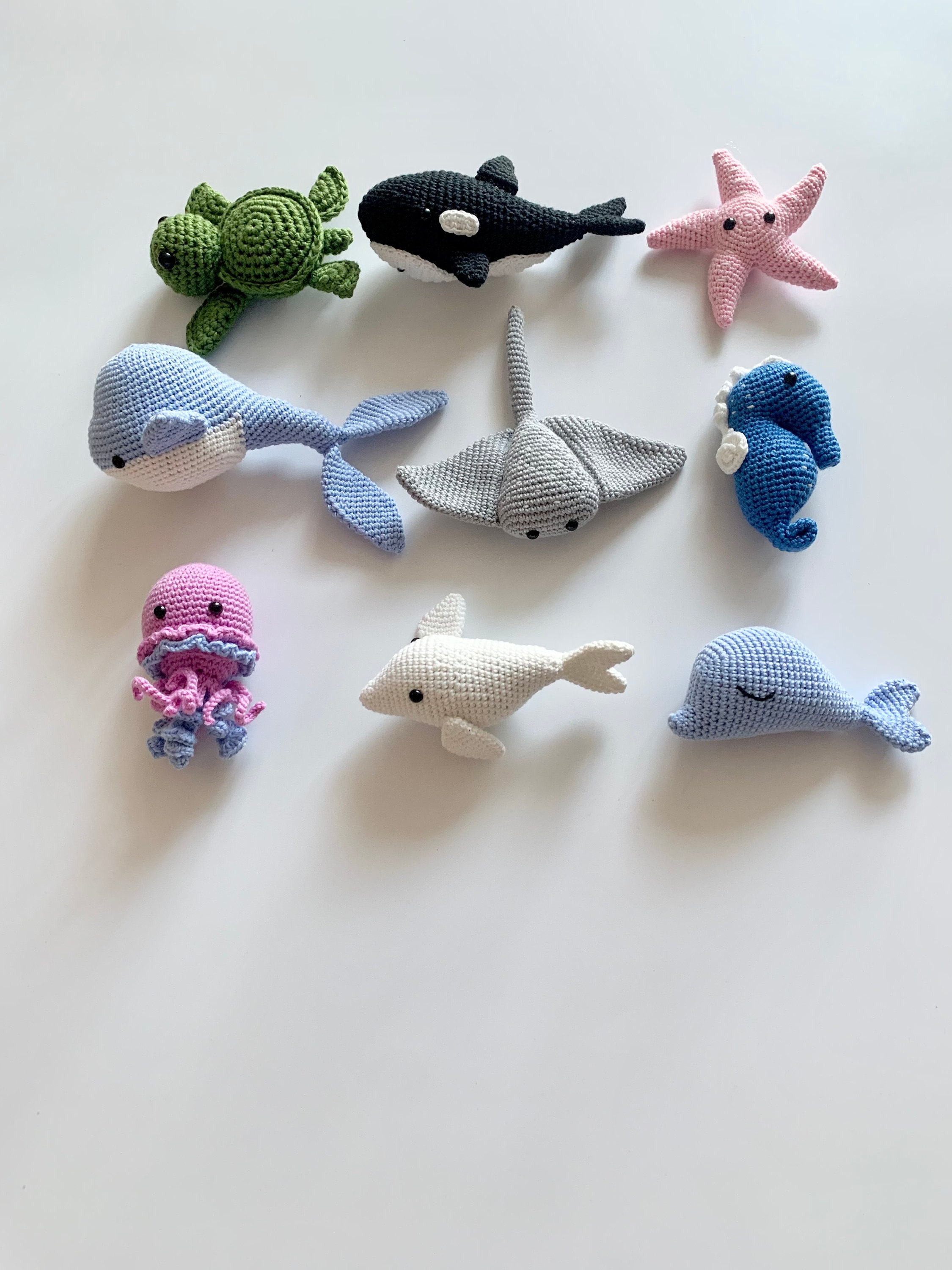 あさりあ様 クジラの編み物キーホルダー 2個セット かぎ針編みの海の動物のキーホルダー、手作りの海の動物の