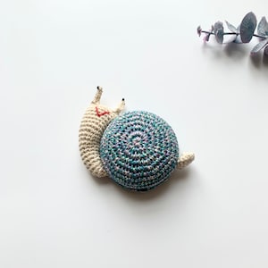 Crochet Snail tape measure, crochet snail, handmade snail tape measure, cute gift for special some one, birthday gift, Christmas gift. image 4