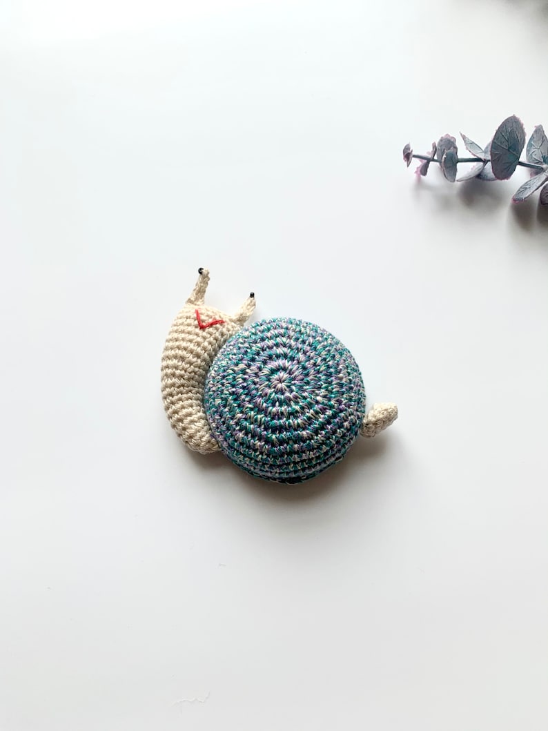Crochet Snail tape measure, crochet snail, handmade snail tape measure, cute gift for special some one, birthday gift, Christmas gift. image 4