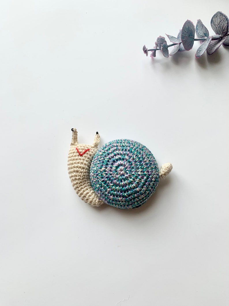 Crochet Snail tape measure, crochet snail, handmade snail tape measure, cute gift for special some one, birthday gift, Christmas gift. image 3