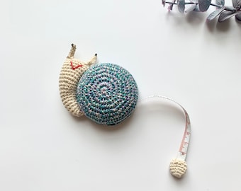 Crochet Snail tape measure, crochet snail, handmade snail tape measure, cute gift for special some one, birthday gift, Christmas gift.