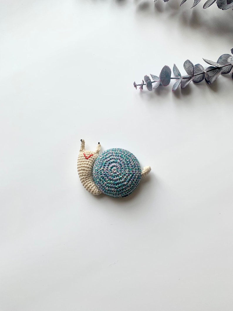 Crochet Snail tape measure, crochet snail, handmade snail tape measure, cute gift for special some one, birthday gift, Christmas gift. image 2