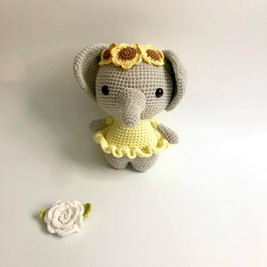 Crochet baby elephant, Elephant with sunflower crown, stuffed animal, cute baby elephant, little cute gift for baby or special someone
