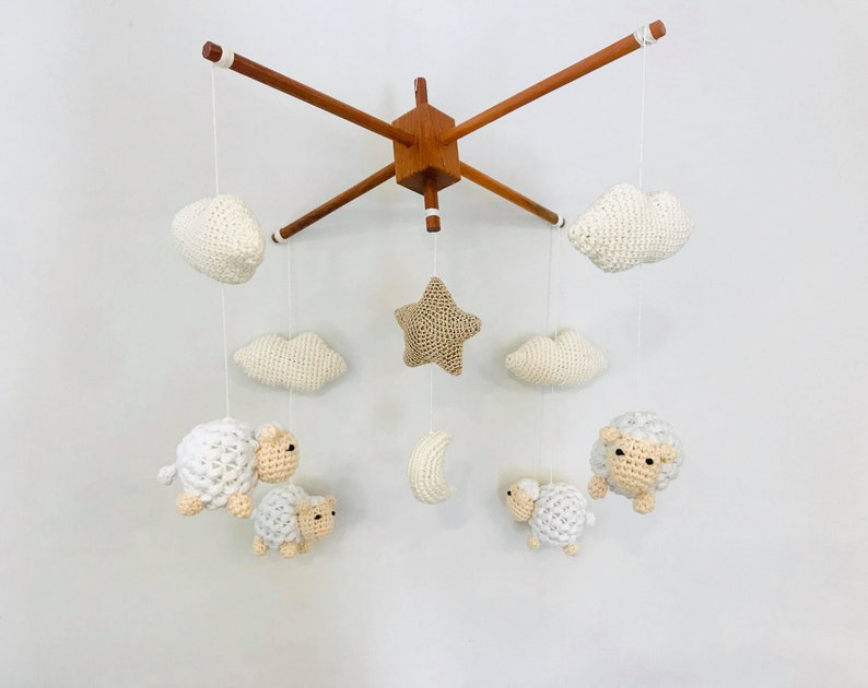 Gehäkelte Schafe Baby mobile Crochet Baby mobile, Schaf Mobile, Spielzeug Baby mobile, Baby Mobile, Baby Geschenk, Baby Krippen mobile, Kinderzimmer Kinderbett mobile Bild 3