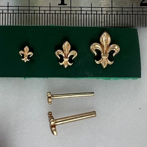 rivet de style médiéval - bijoux, armures, accessoires vestimentaires, fleur de lys