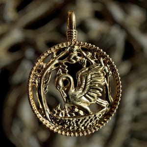 Gold finish over bronze Pelican medallion (SCA)