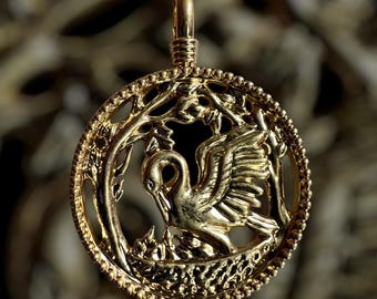 Gold finish over bronze Pelican medallion (SCA)