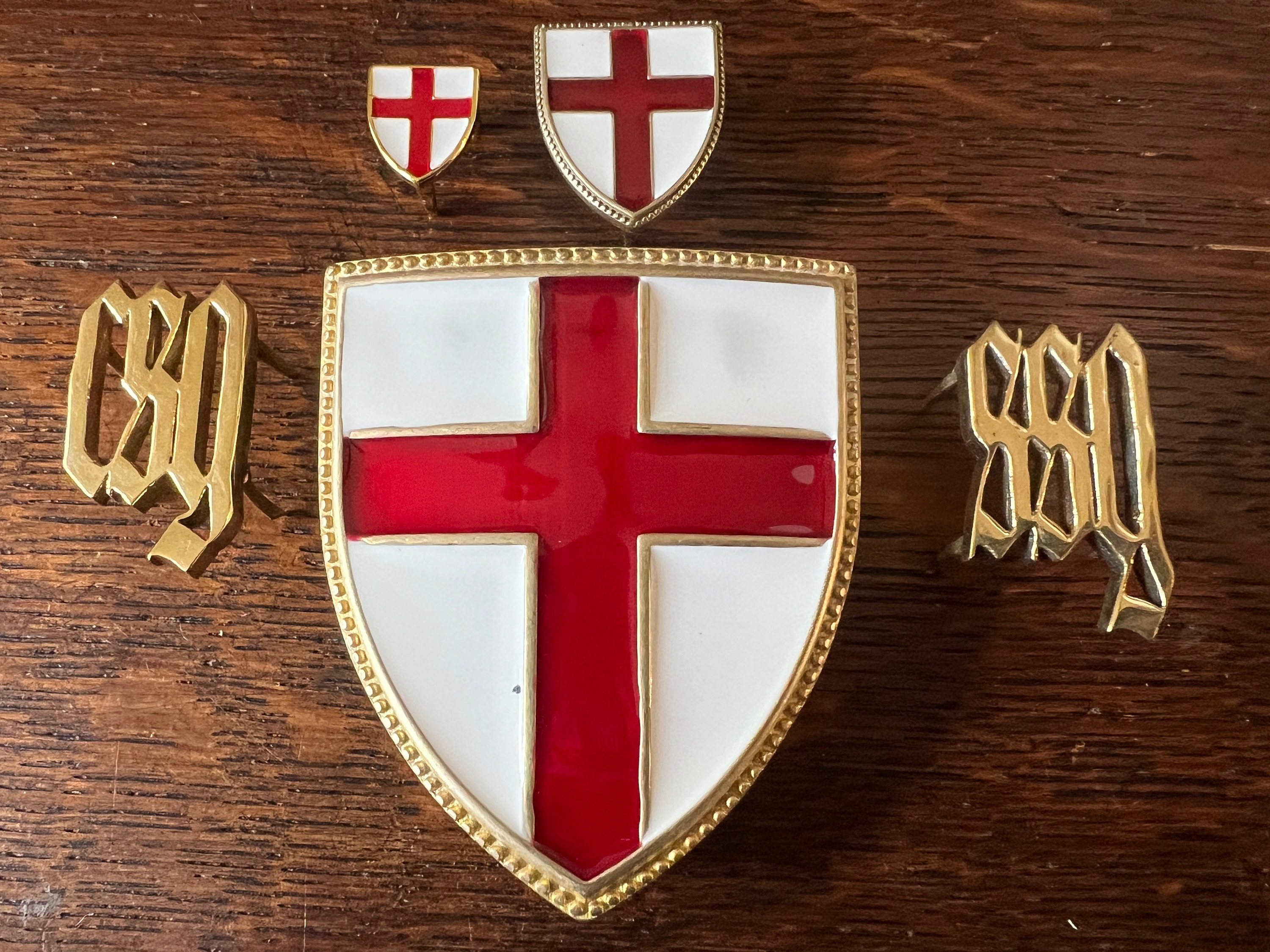 Saint George Cross - Escutcheon (shield) - Leather Studs