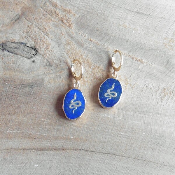 Créoles lapis lazuli, boucles d'oreilles pierre naturelle, créoles pendentif pierre, créoles en acier inoxydable doré, cadeau pour femme