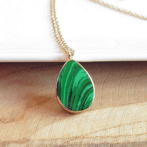 Natural malachite stone necklace, adjustable gold chain in stainless steel, women's necklace with green gemstone drop pendant, chic women's jewelry