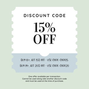Peut inclure: Un coupon blanc avec un bord festonn&eacute; et les mots "CODE DE R&Eacute;DUCTION" en haut. Le texte "15% DE R&Eacute;DUCTION" est en grandes lettres en gras. En dessous, il est indiqu&eacute; "ACHETEZ 10+, OBTENEZ 15% DE R&Eacute;DUCTION - CODE UTILIS&Eacute;: CODE15" et "ACHETEZ 14+, OBTENEZ 20% DE R&Eacute;DUCTION - CODE UTILIS&Eacute;: CODE20".