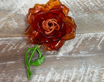 Broche Ancienne En Lucite - Motif Fleurs, Couleur Blanche - Occasion Très Bon état