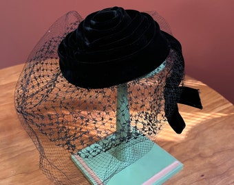 Vintage Gladys & Belle Black Velvet Pillbox Hat New York g