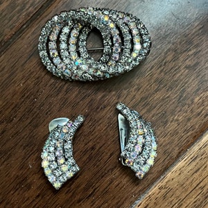 Vintage Kramer Strass Brosche & Ohrringe Set AB und graue Steine Silber Ton