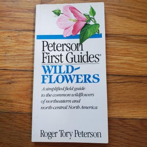 Vintage Peterson First Guides Wild Flowers simplified field book