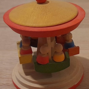 Bodo Hennig miniature carousel made of wood colored Erzgebirge