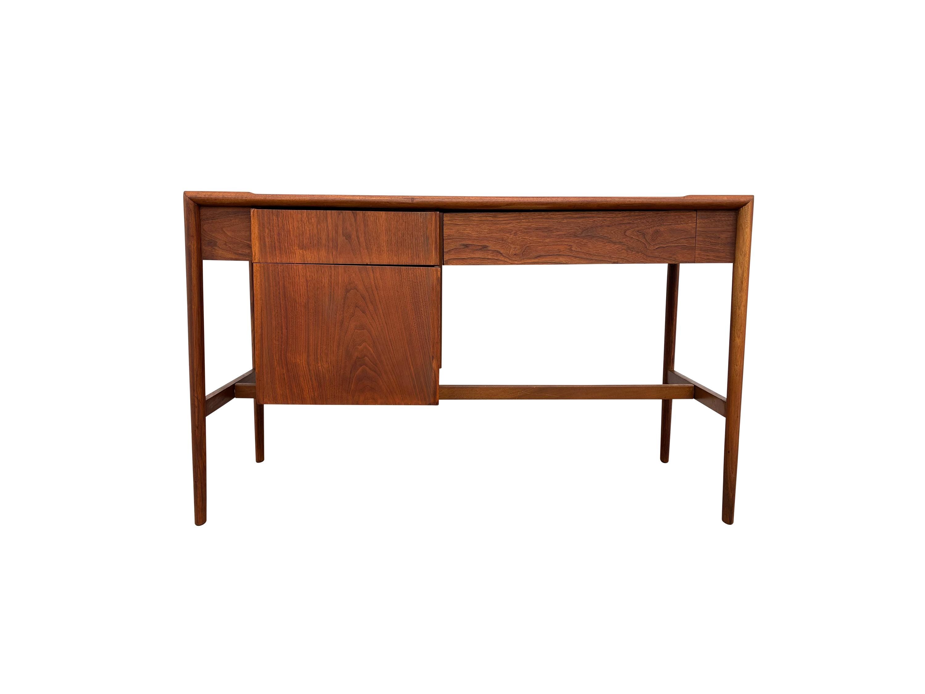 Vintage Drexel Desk - Etsy