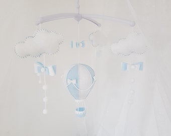 Mobile musical montgolfière et nuage en feutrine de laine pour la chambre de bébé ( personnalisable à vos couleurs )