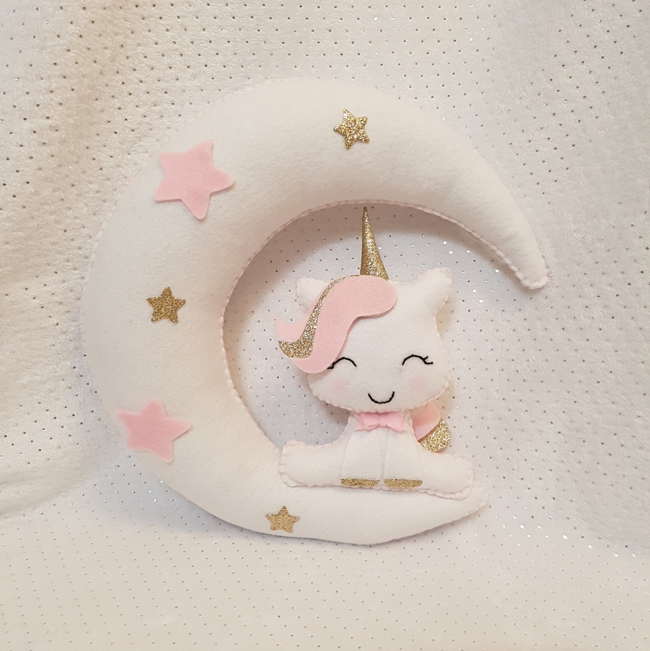 Lune Personnalisable à Suspendre Dans La Chambre de Bébé avec Sa Licorne