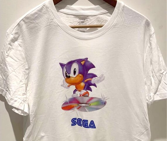 Sega Sonic the Hedgehog on a Disc T-shirt - Etsy