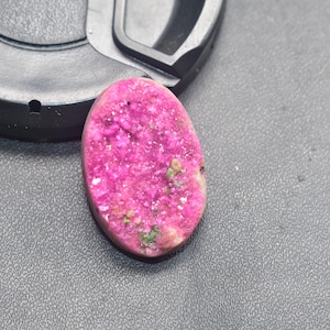 Kobaltkalcit Druzy Cabochon / Högkvalitativ Kobaltkalcit Natursten / Oval Form / 36,15 Ct. / 28x18x7 mm. / Lös Ädelsten / Q-286